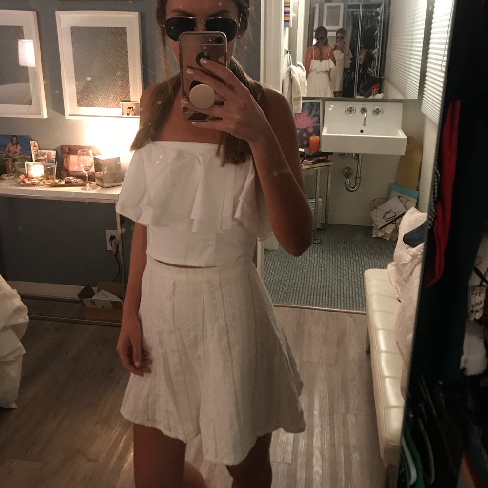 WHITE SKIRT